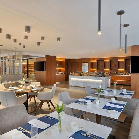 Jeddah Marriott Hotel Madinah Road エクステリア 写真 The lounge at the airport