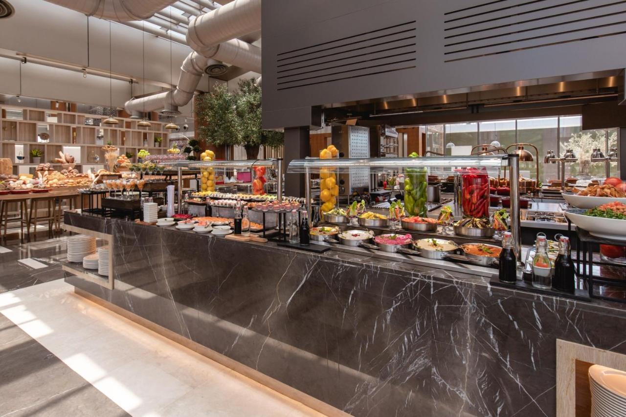 Jeddah Marriott Hotel Madinah Road エクステリア 写真 The buffet at the hotel