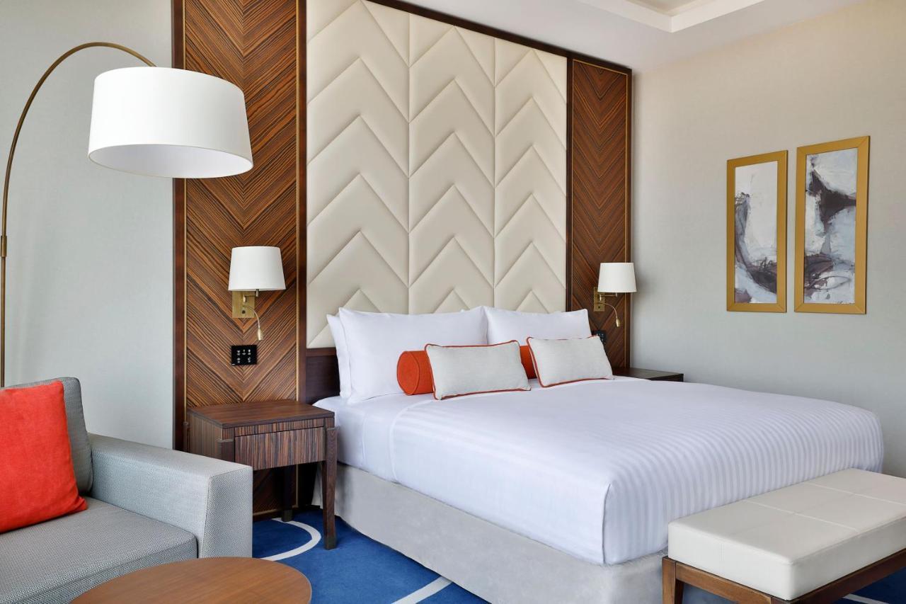 Jeddah Marriott Hotel Madinah Road エクステリア 写真 A guest room at the hotel
