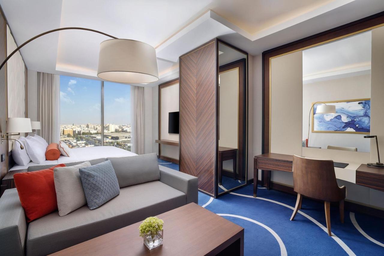 Jeddah Marriott Hotel Madinah Road エクステリア 写真 A suite at the hotel