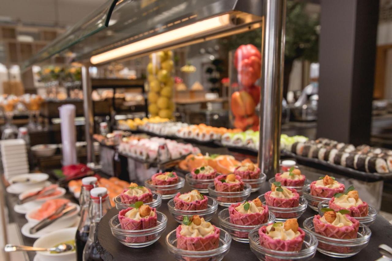 Jeddah Marriott Hotel Madinah Road エクステリア 写真 A buffet at a hotel