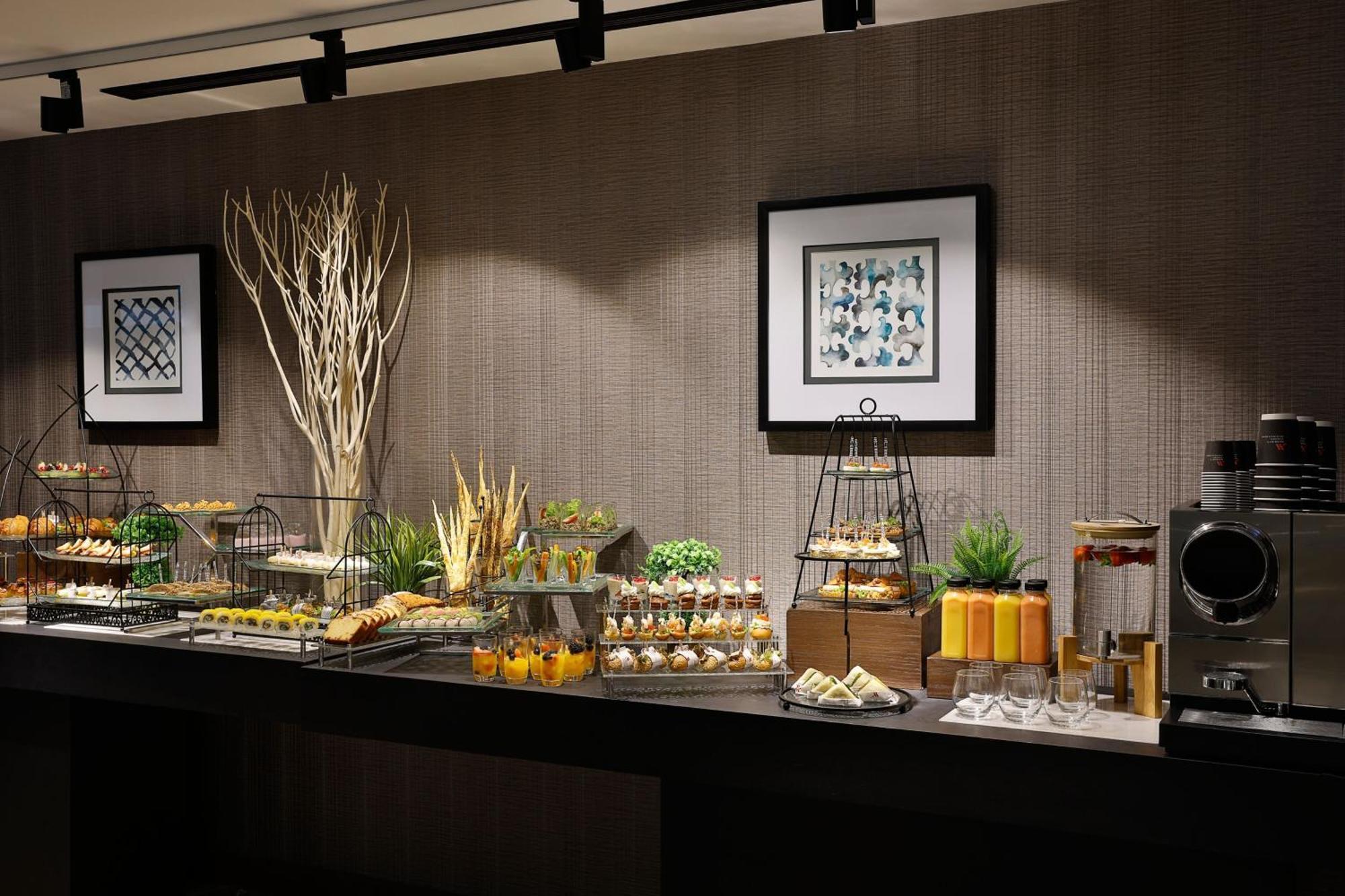 Jeddah Marriott Hotel Madinah Road エクステリア 写真 A buffet at a hotel