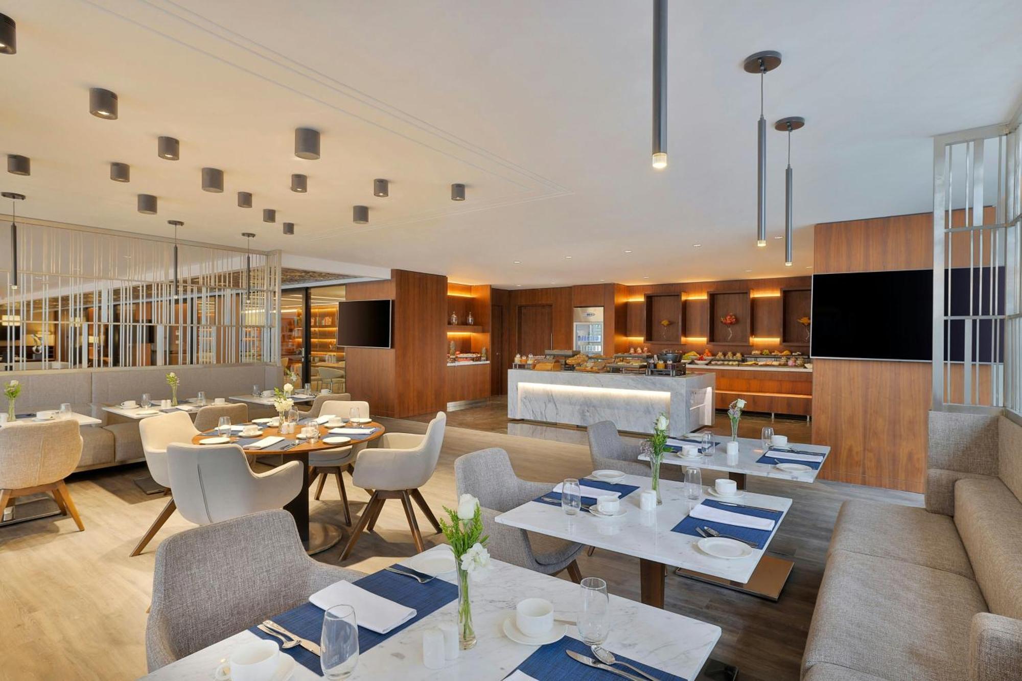 Jeddah Marriott Hotel Madinah Road エクステリア 写真 The lounge at the airport